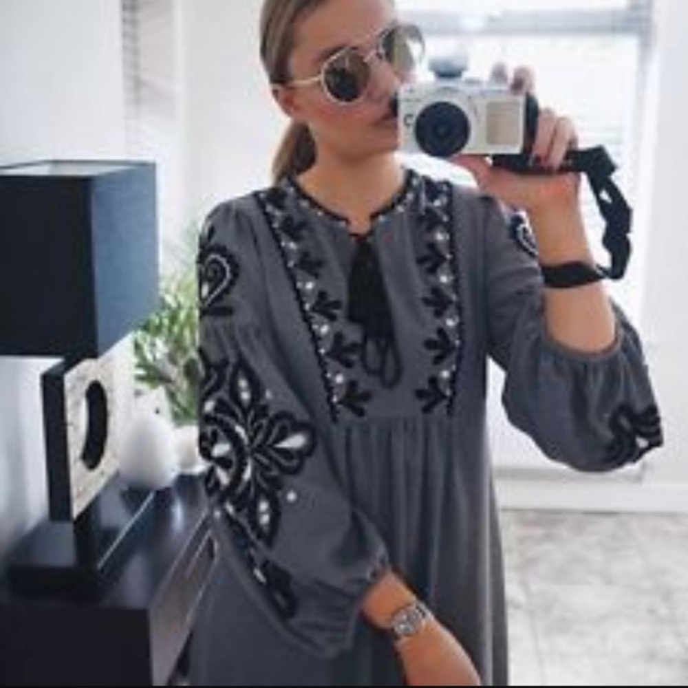 ⚡️sale! Zara Embroidered midi dress.